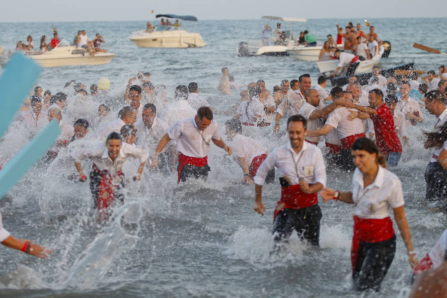 La Virgen del Carmen procesiona por las calles de El Palo