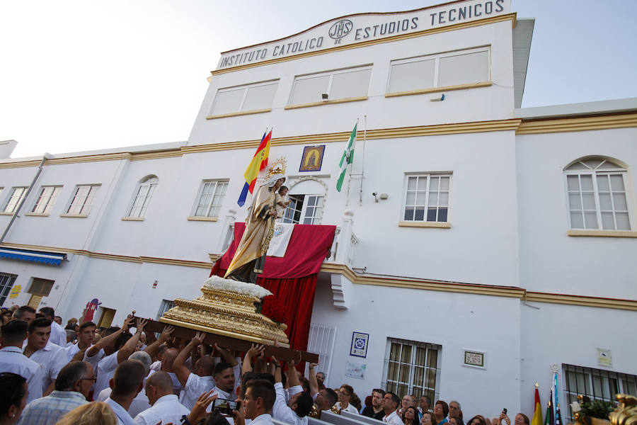 La Virgen del Carmen procesiona por las calles de El Palo