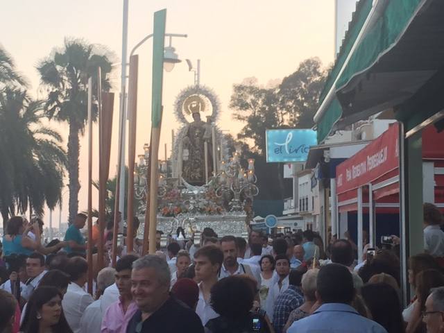 La Virgen del Carmen procesiona por las calles de El Palo