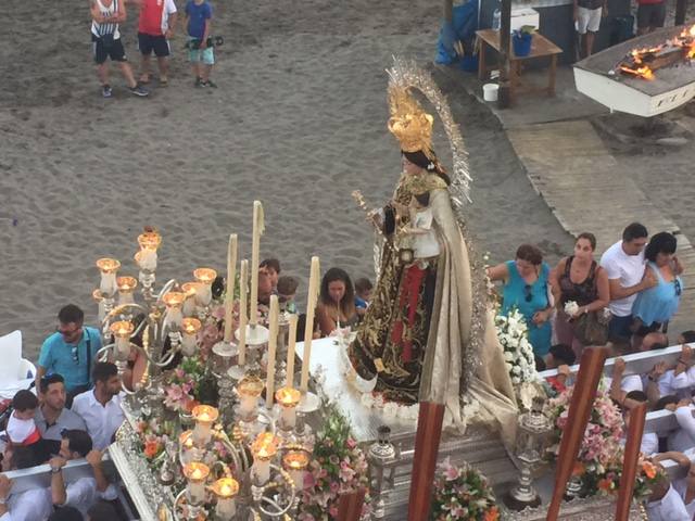 La Virgen del Carmen procesiona por las calles de El Palo