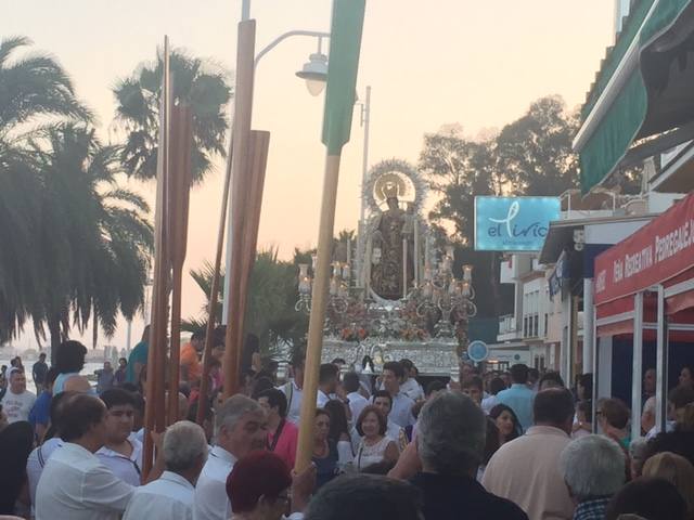 La Virgen del Carmen procesiona por las calles de El Palo