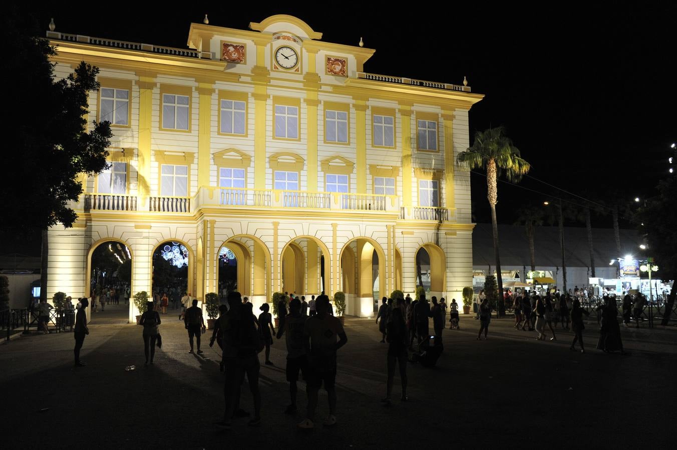 Noche de fiesta y diversión en el Cortijo de Torres