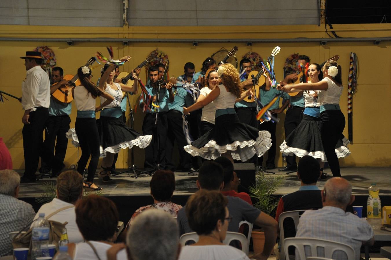 Noche de fiesta y diversión en el Cortijo de Torres