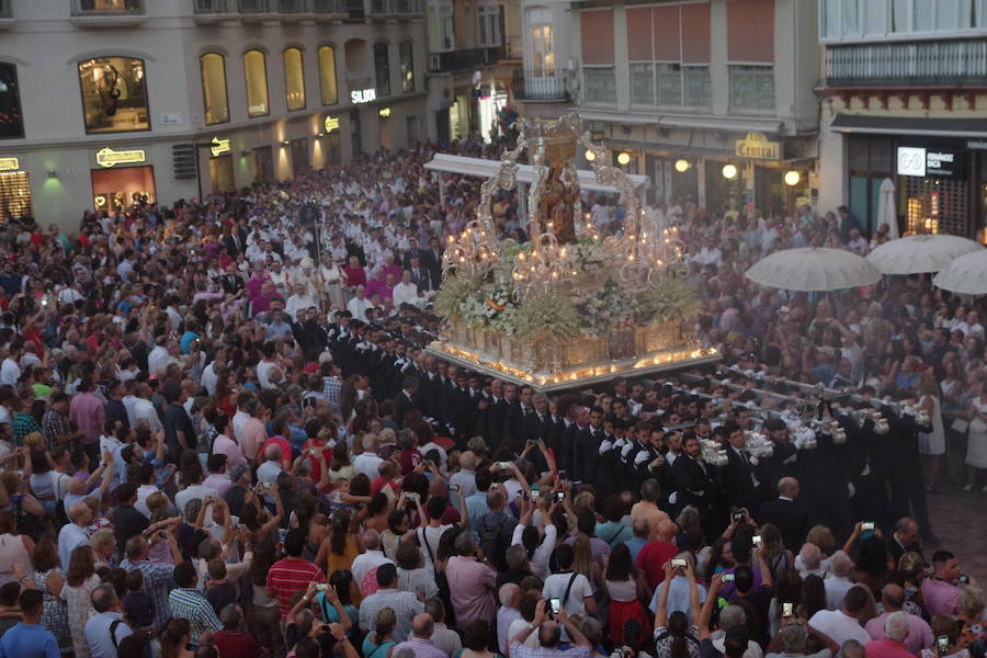 La Virgen de la Victoria procesiona por Málaga