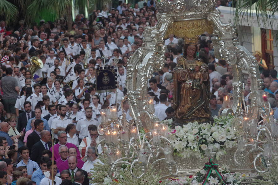 La Virgen de la Victoria procesiona por Málaga