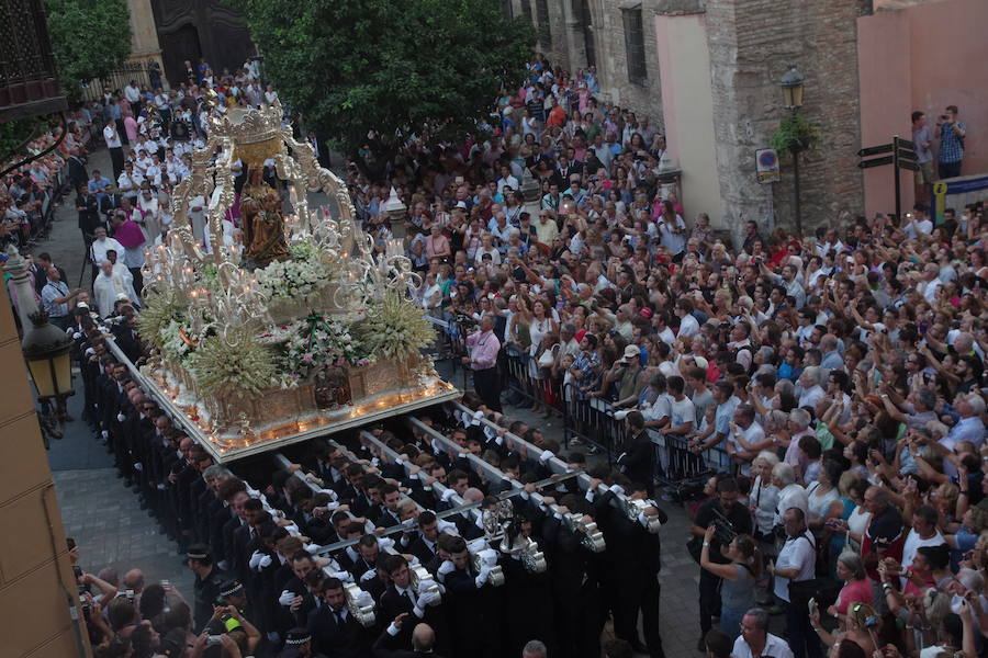 La Virgen de la Victoria procesiona por Málaga