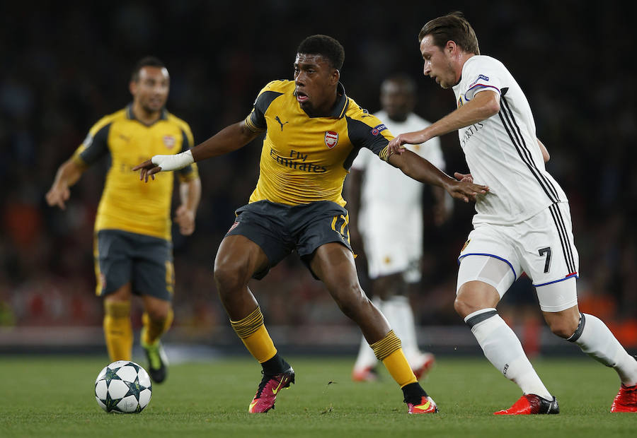 ​Alex Iwobi. 