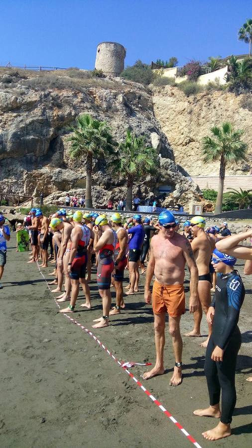 Natación por una buena causa en Rincón de la Victoria