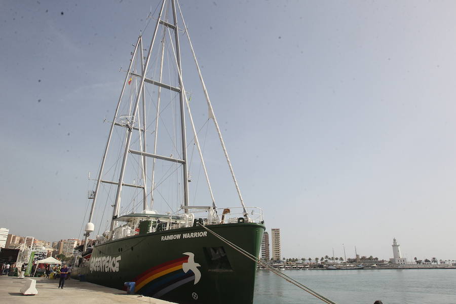 El &#039;Rainbow Warrior&#039;, en imágenes