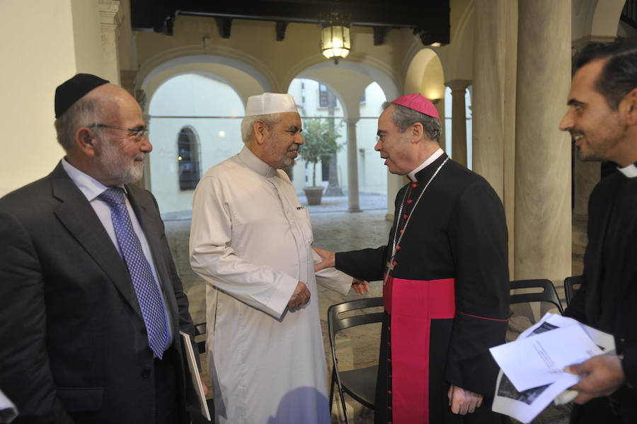 La oración ecuménica en Málaga por la paz, en imágenes