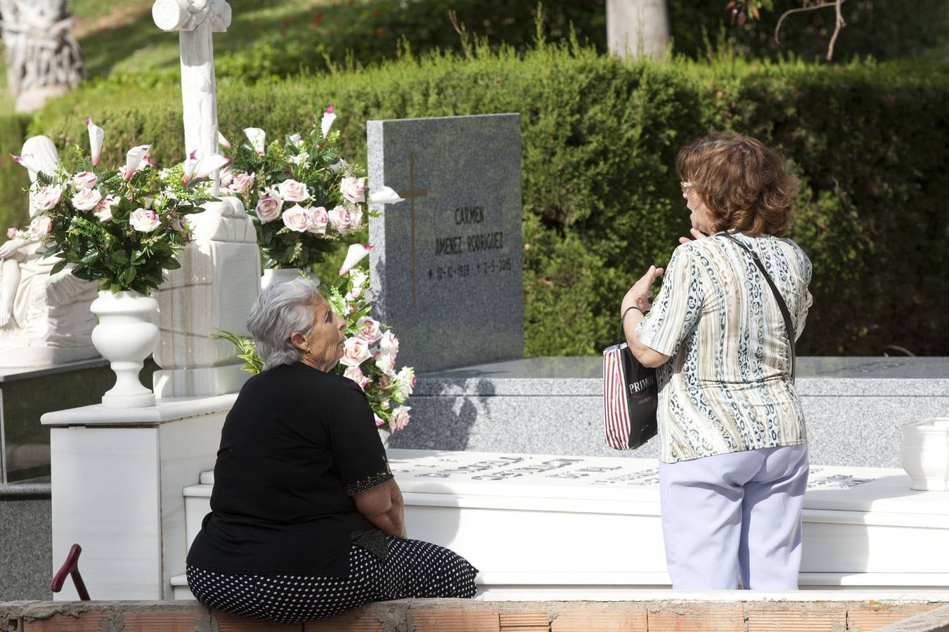 Málaga honra a sus difuntos en el Día de todos los Santos