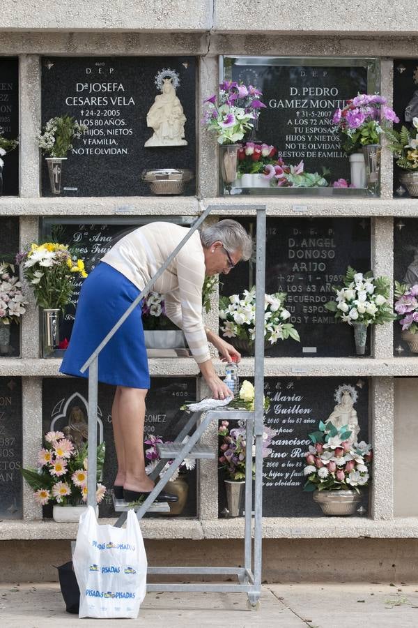 Málaga honra a sus difuntos en el Día de todos los Santos