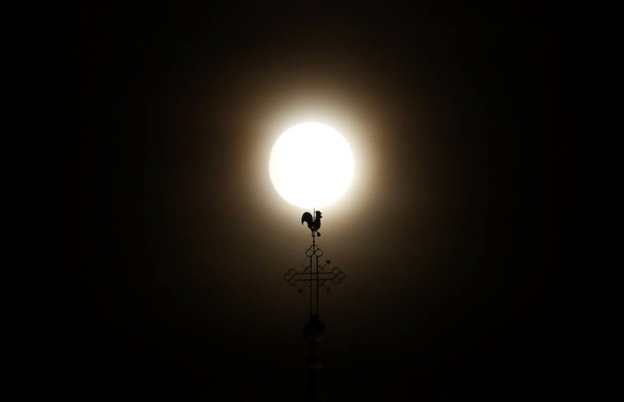 Así se ha visto la Superluna en distintos puntos del mundo