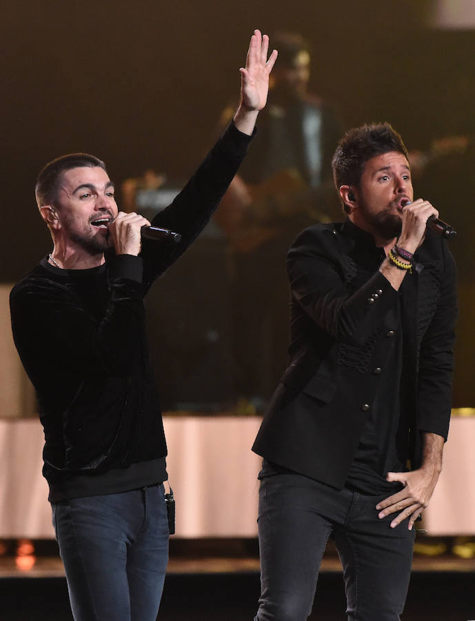 Fotos de Pablo López y Adrián Martín en los Grammy Latino