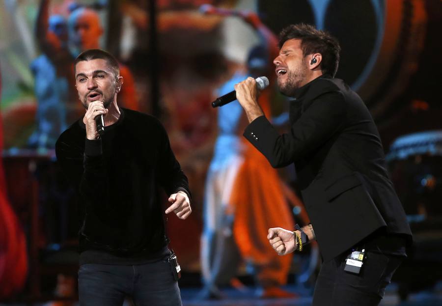 Fotos de Pablo López y Adrián Martín en los Grammy Latino