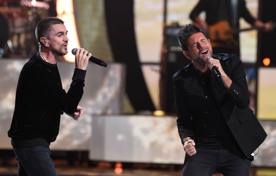 Fotos de Pablo López y Adrián Martín en los Grammy Latino