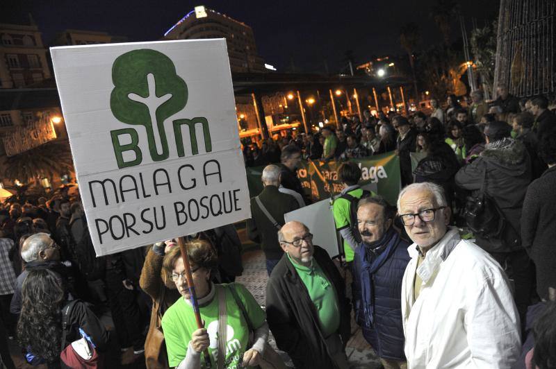 Manifestación por el bosque urbano en los terrenos de Repsol