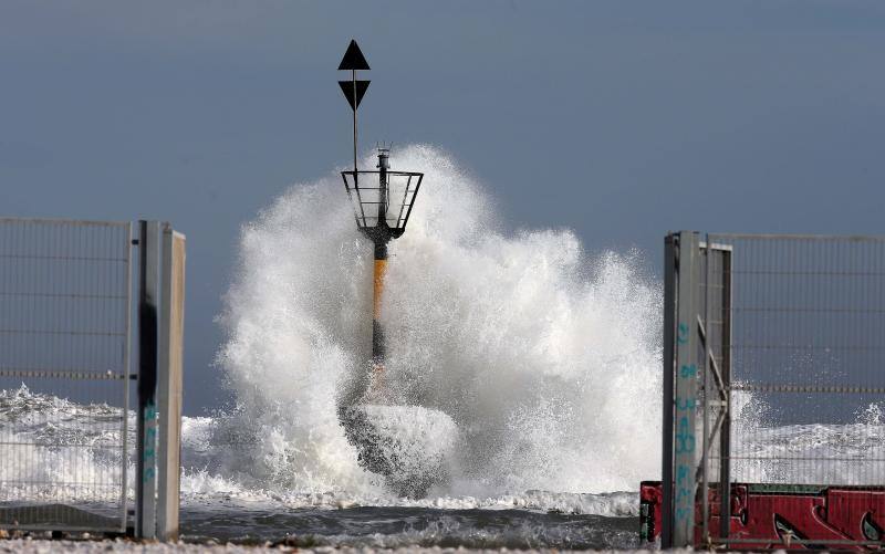 En fotos, la alerta amarilla en las playas