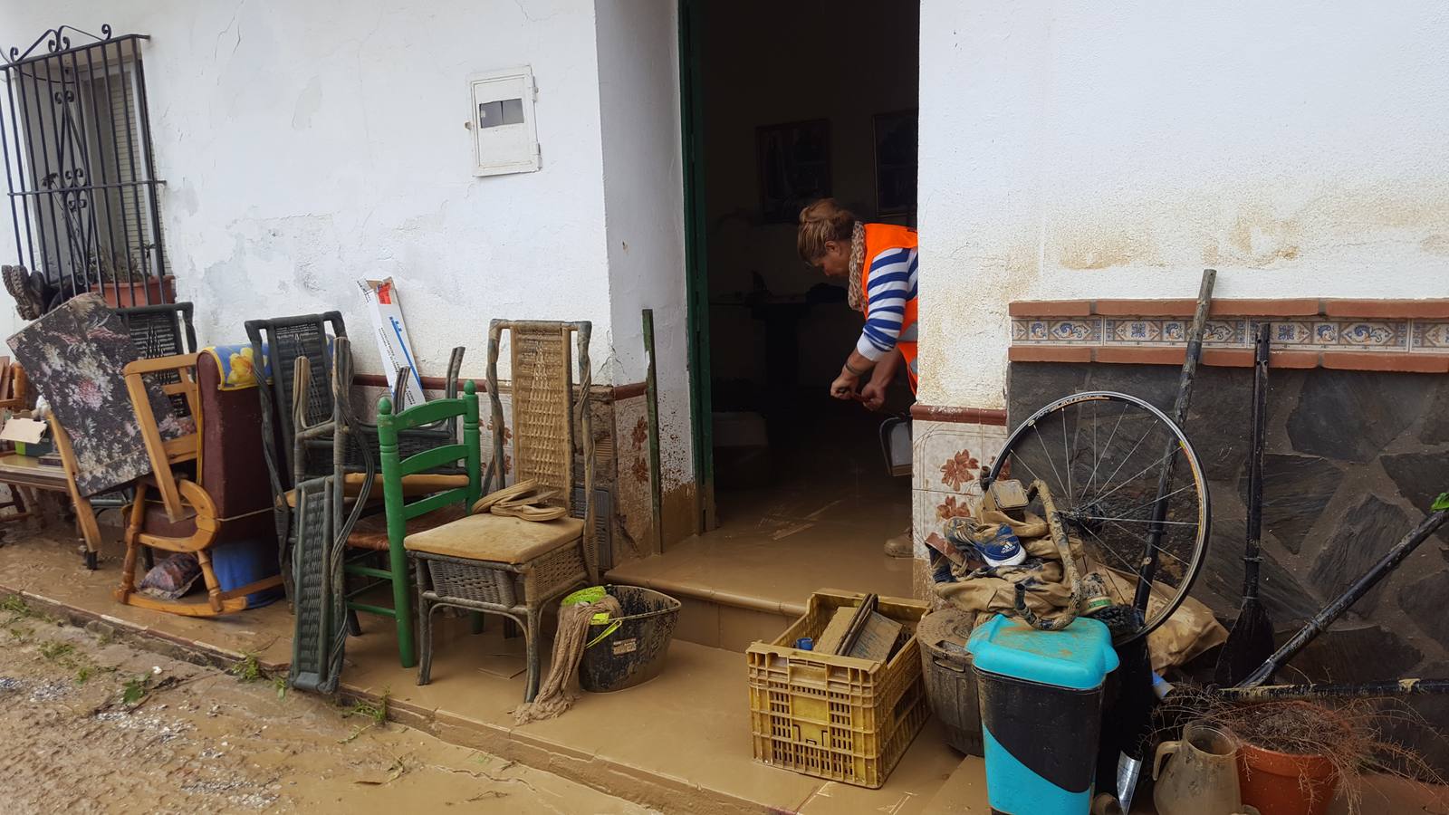 Tareas de limpieza en Doña Ana tras las inundaciones