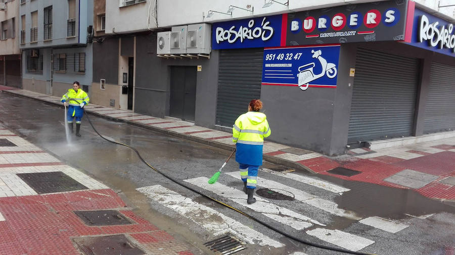 Así se ha despertado la capital malagueña tras las fuertes lluvias de este domingo