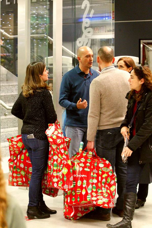 Así han vivido los comercios malagueños este lunes festivo de compras frenéticas