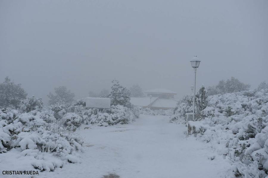 La nieve cubre otros puntos de la provincia, principalmente del interior