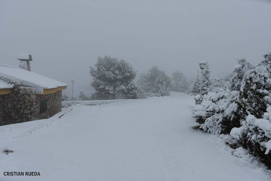 La nieve cubre otros puntos de la provincia, principalmente del interior