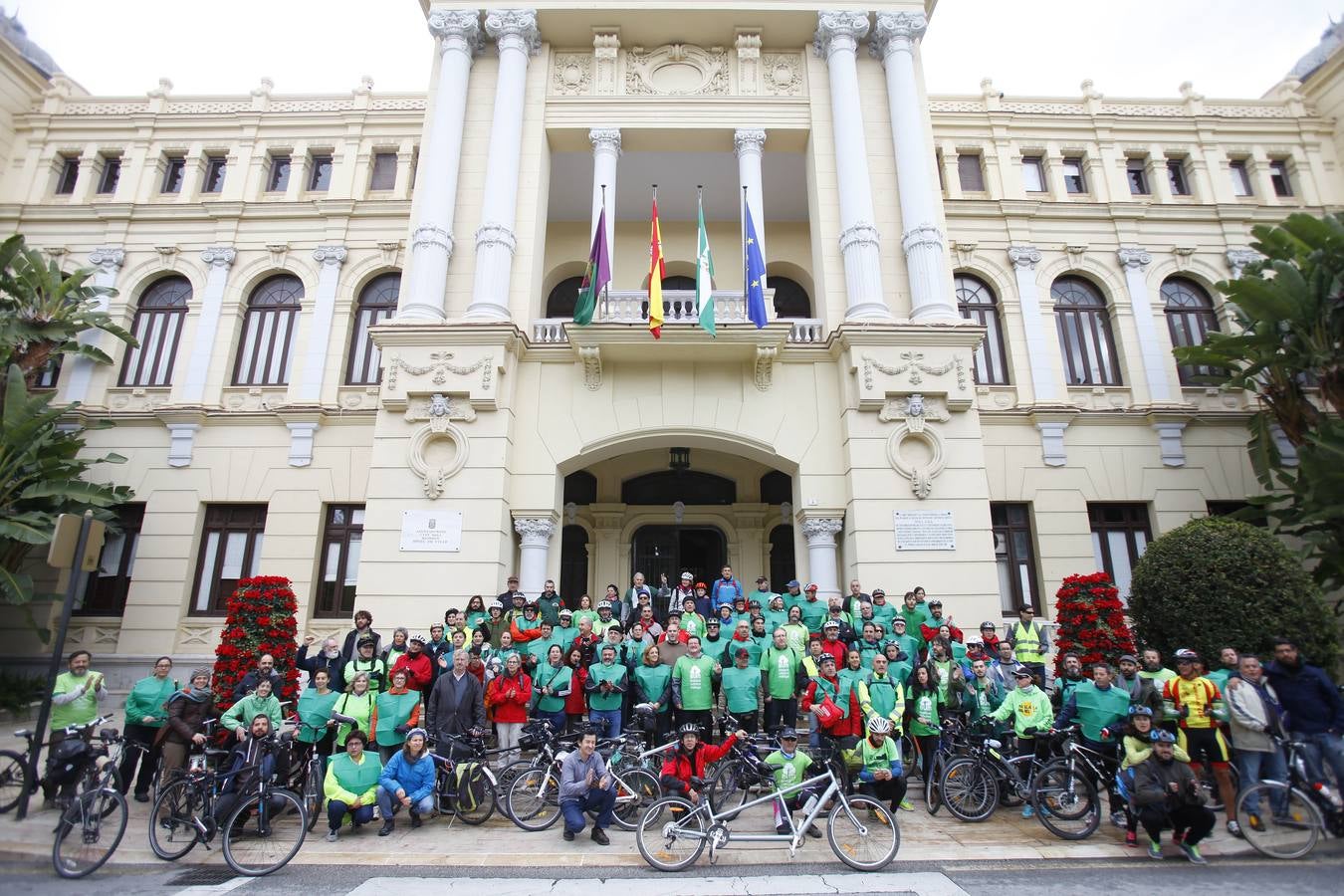 Más de 100 personas participan en la marcha ciclista para reivindicar el bosque urbano en Repsol