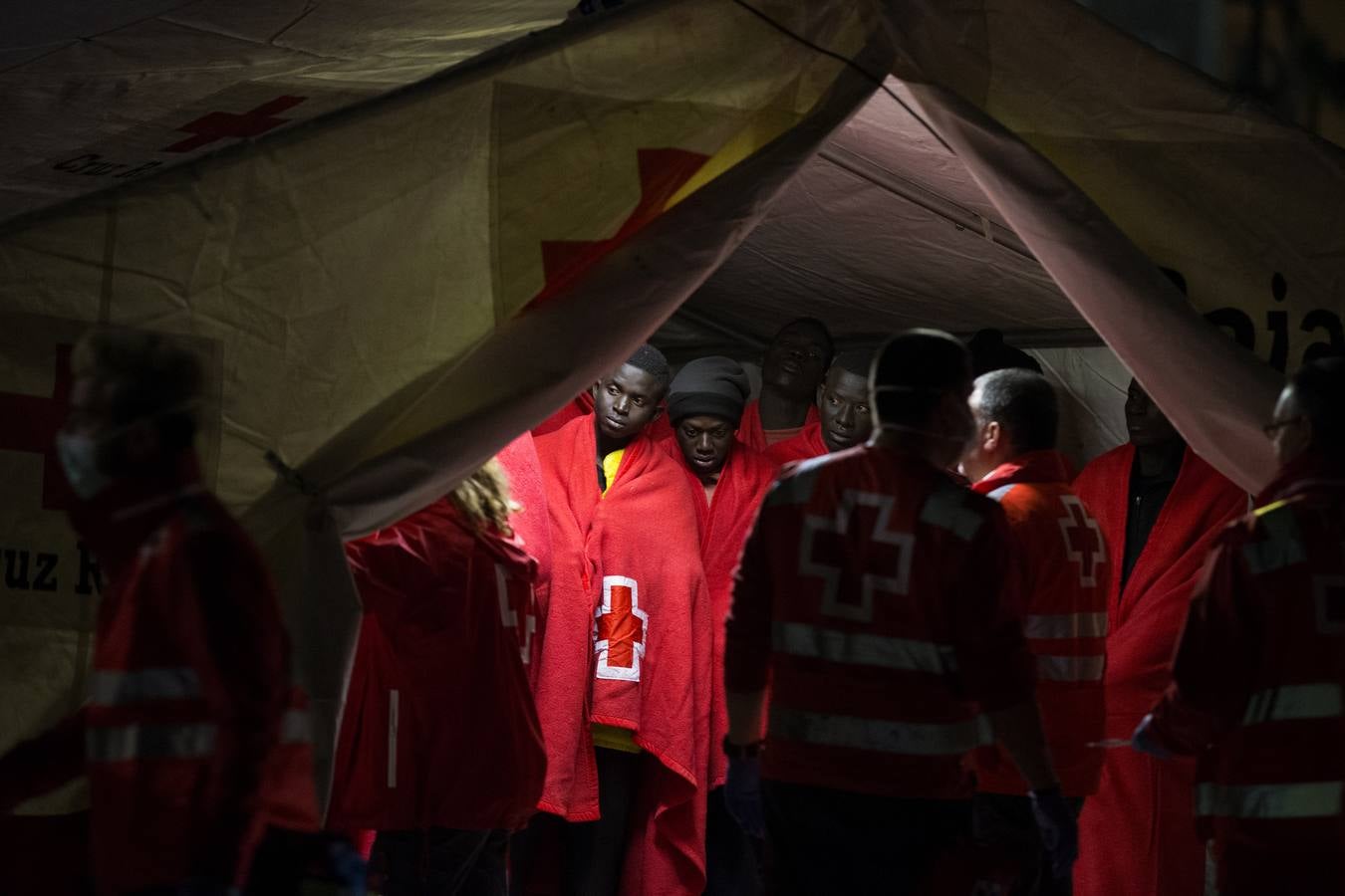 Llegan al puerto de Málaga 155 inmigrantes rescatados en tres pateras en el Mar de Alborán