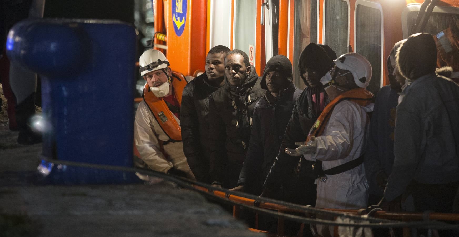 Llegan al puerto de Málaga 155 inmigrantes rescatados en tres pateras en el Mar de Alborán