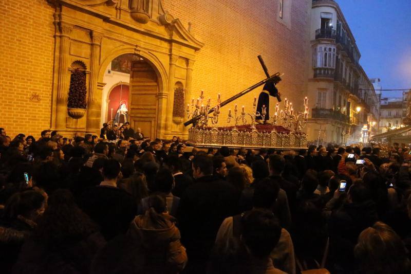 El Nazareno de Nueva Málaga en el vía crucis de la Agrupación, en imágenes