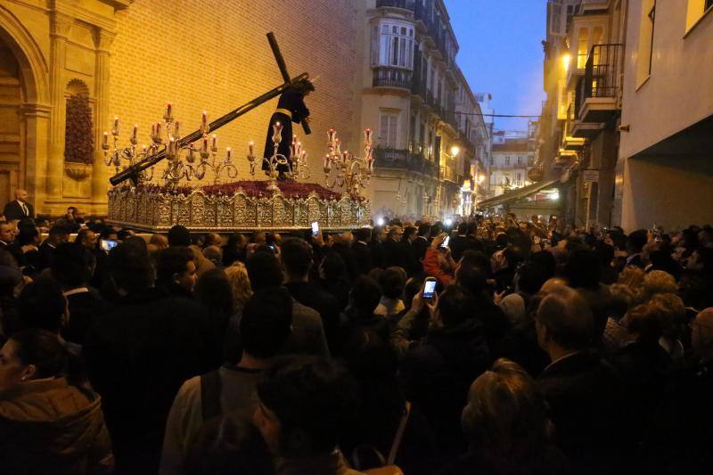 El Nazareno de Nueva Málaga en el vía crucis de la Agrupación, en imágenes