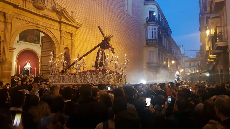 El Nazareno de Nueva Málaga en el vía crucis de la Agrupación, en imágenes