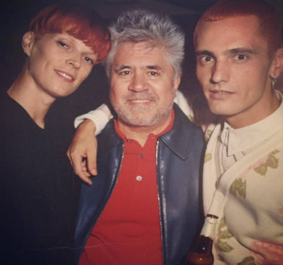 David Delfín, Bimba Bosé y Pedro Almodóvar. 