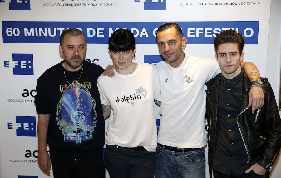 David Delfín, Pelayo Díaz y Bimba Bosé, tras un desayuno en la agencia EFE. 