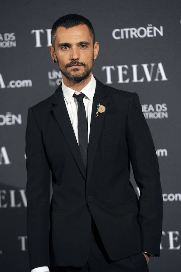 David Delfín, a su llegada a los Premios T de Moda 2012. 