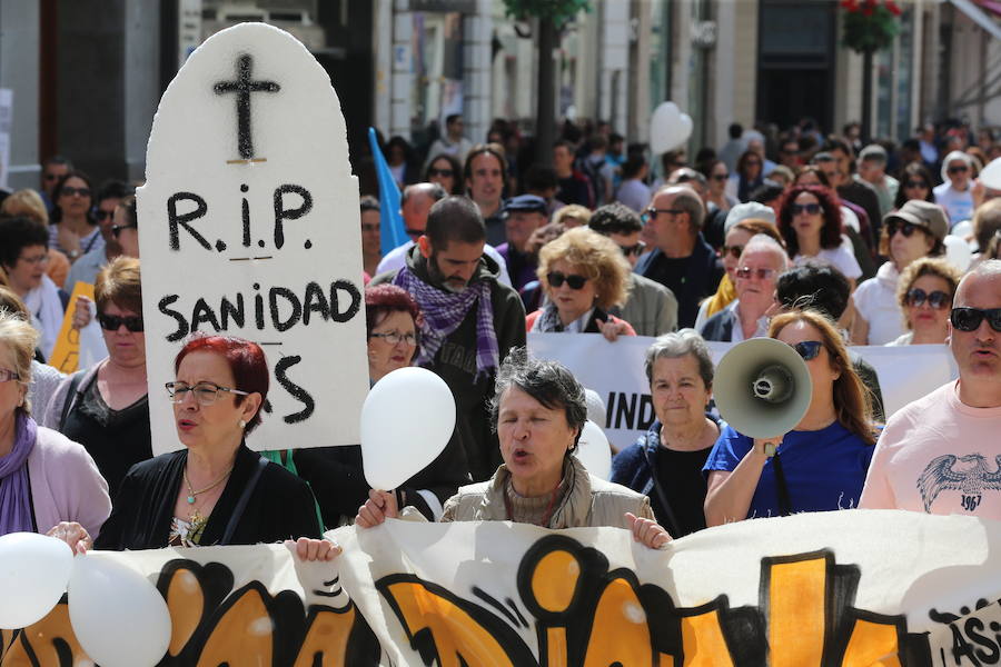 La tercera marcha por la sanidad en Málaga, en imágenes
