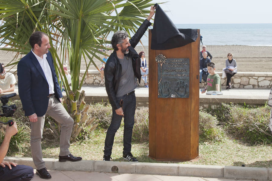 Leonardo Sbaraglia descubre el monolito del Premio Málaga-SUR