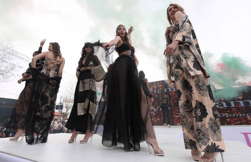 Un desfile de lencería en mitad de la nieve