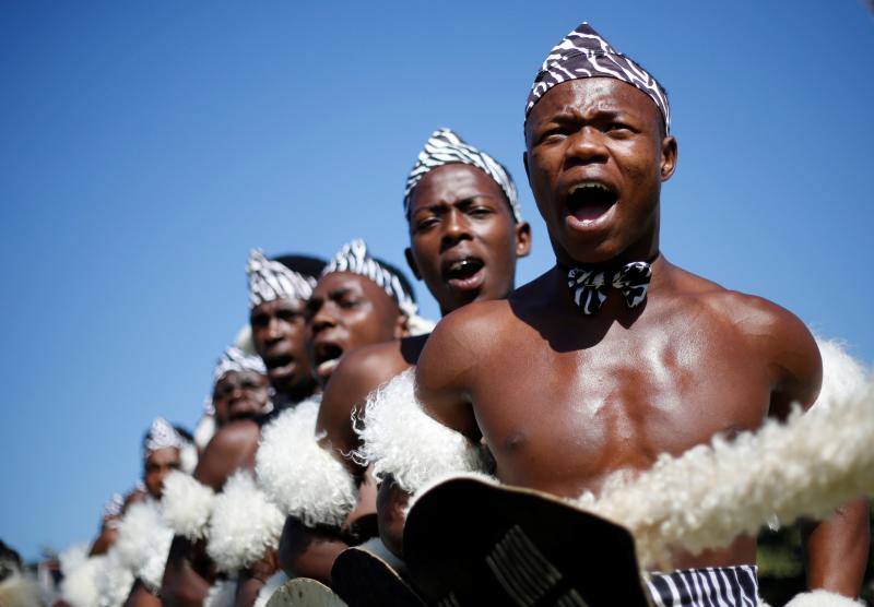 Fotos de la competición anual de danza tradicional Zulu de Ingoma en Sudáfrica