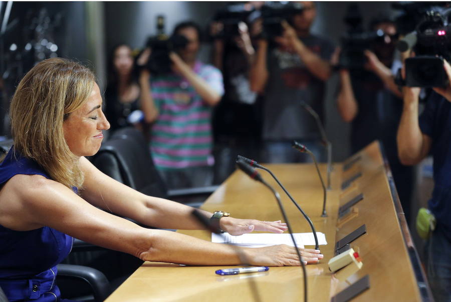 29/8/2013. Rueda de prensa de Carme Chacón en la que anunció su renuncia como diputada socialista. Se desplazaría a Miami, donde daría clase en la Universidad de Miami.