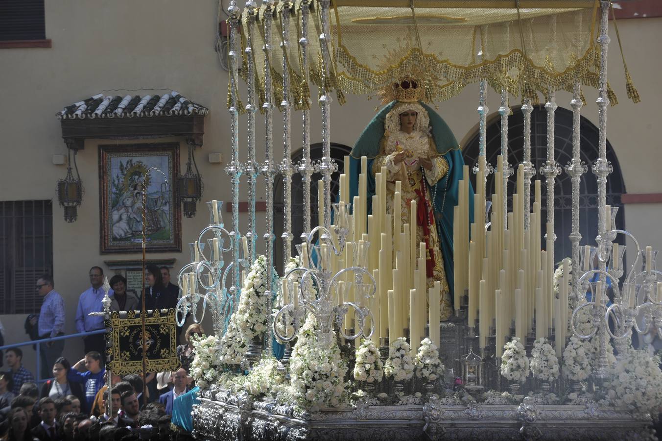 Dulce Nombre procesiona en la Semana Santa 2017