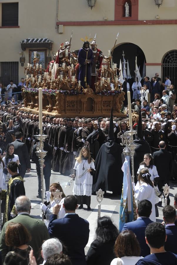 Dulce Nombre procesiona en la Semana Santa 2017