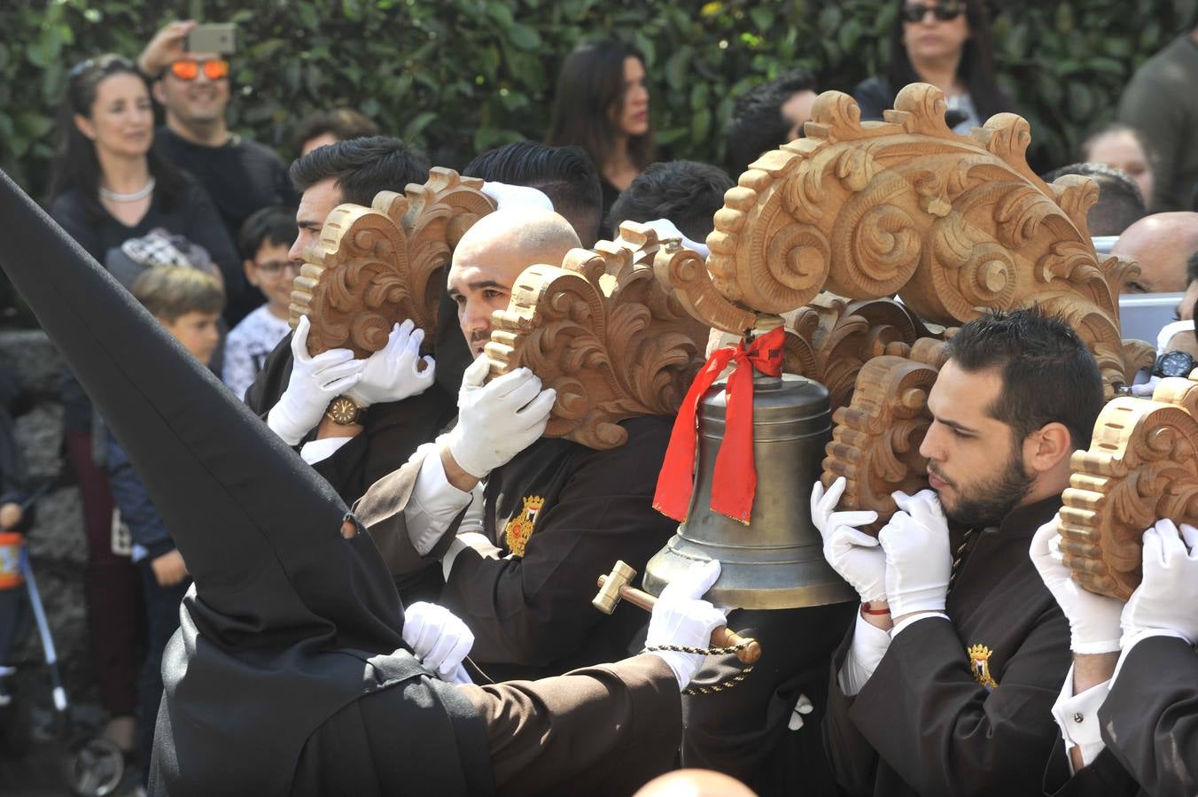 Dulce Nombre procesiona en la Semana Santa 2017