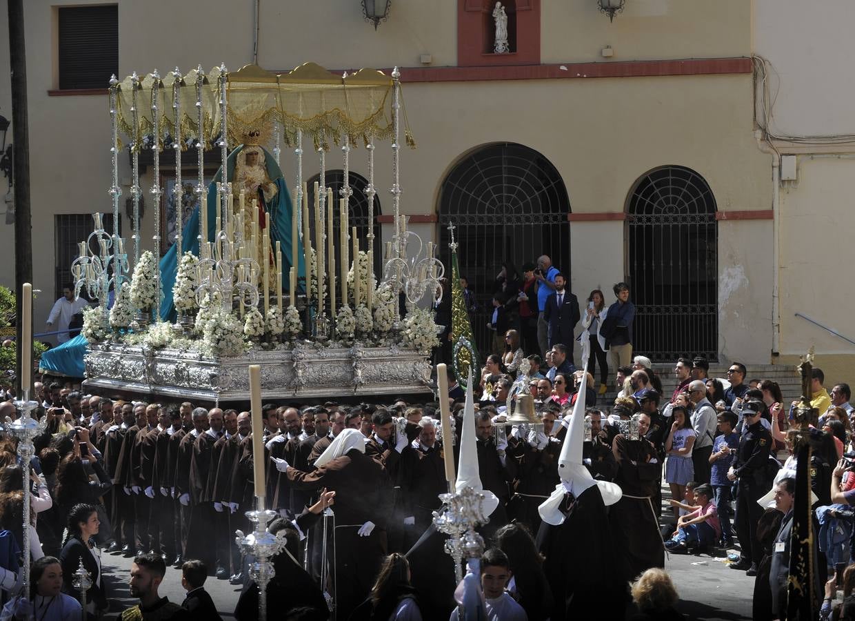 Dulce Nombre procesiona en la Semana Santa 2017