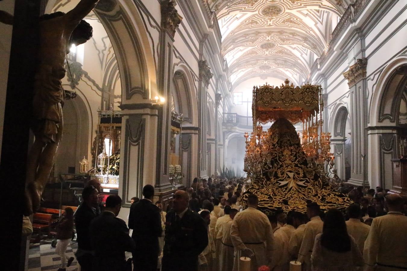 Lágrimas y Favores, en procesión