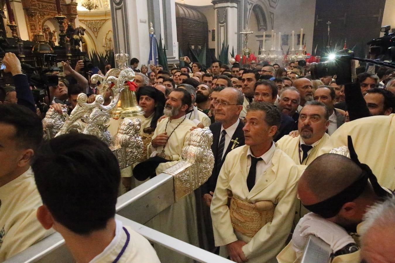 Lágrimas y Favores, en procesión