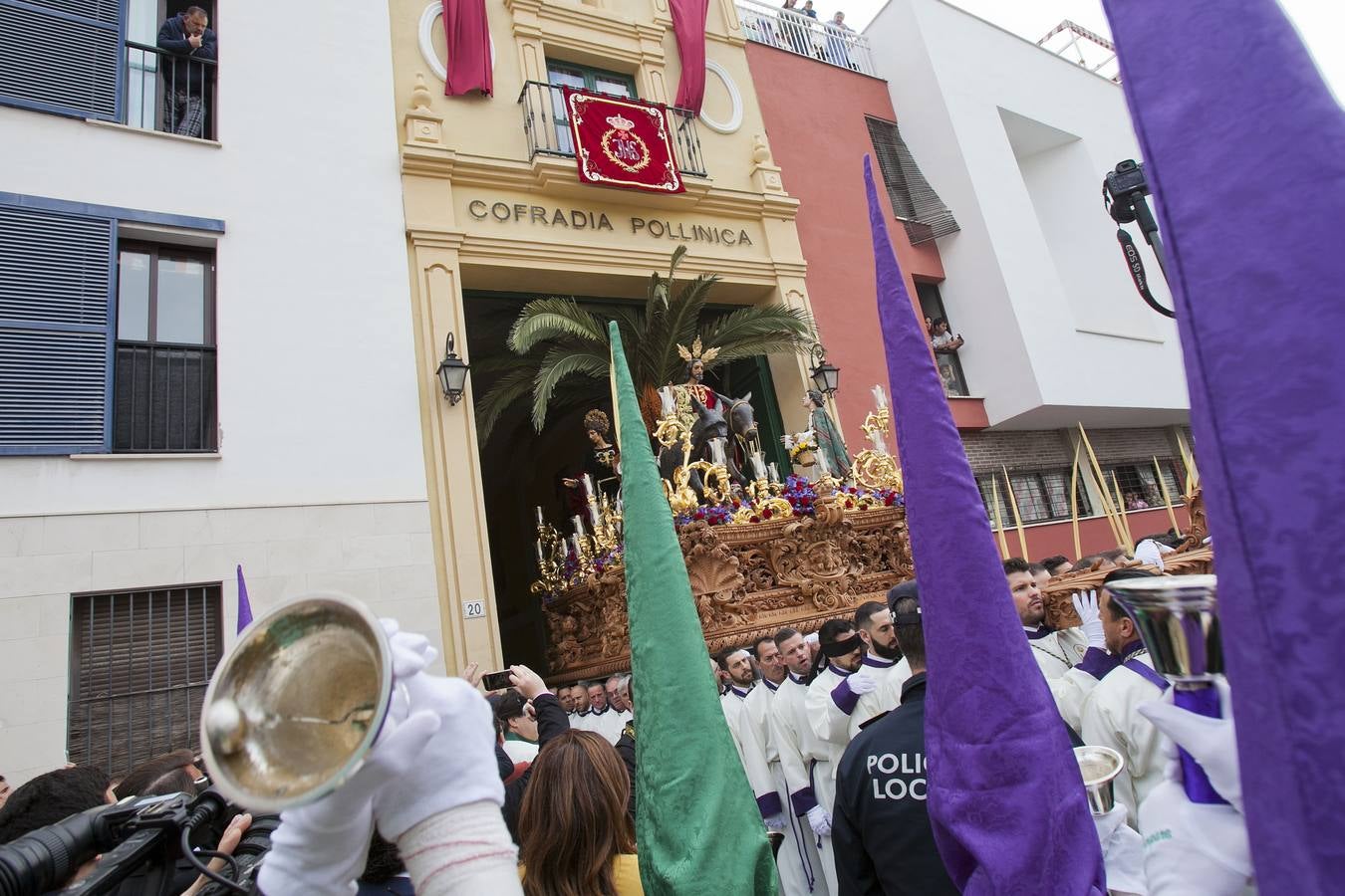 Pollinica sale en procesión por las calles de Málaga 2017