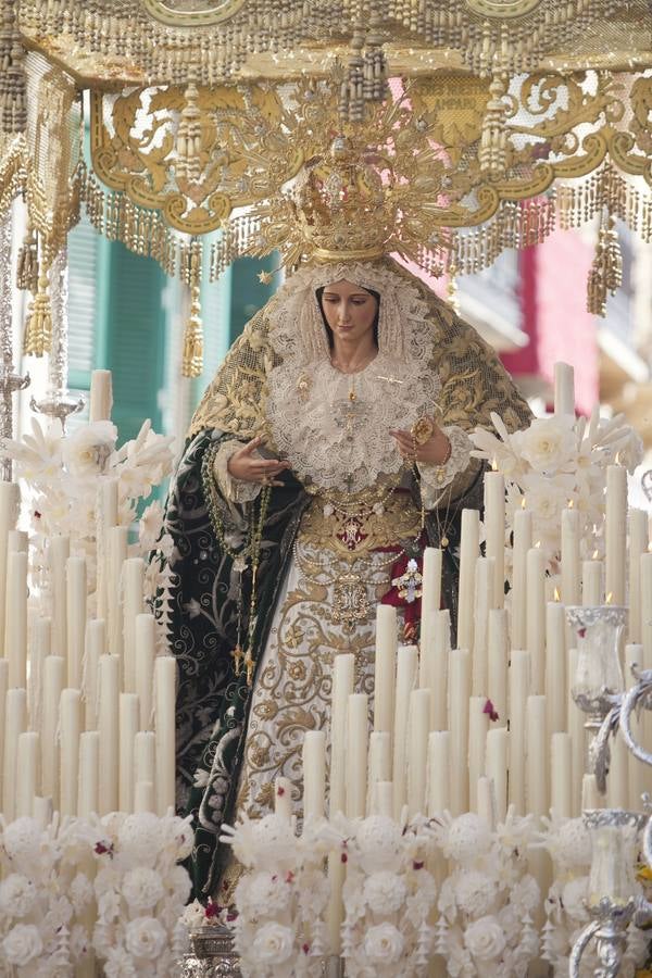 Pollinica sale en procesión por las calles de Málaga 2017