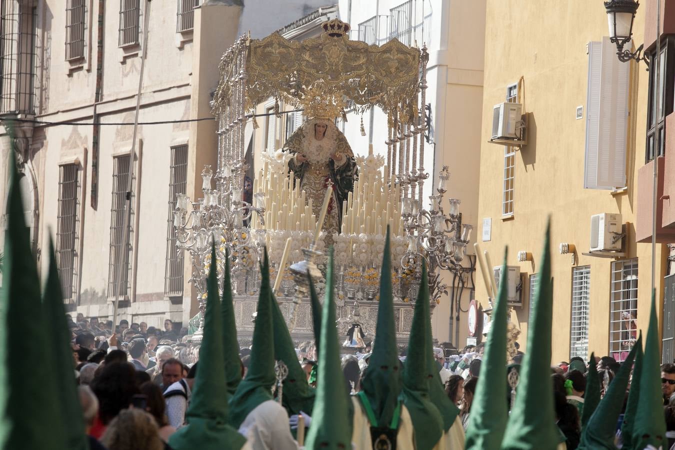 Pollinica sale en procesión por las calles de Málaga 2017